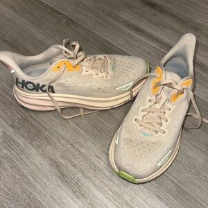 Hoka Clifton 9 women’s sneakers